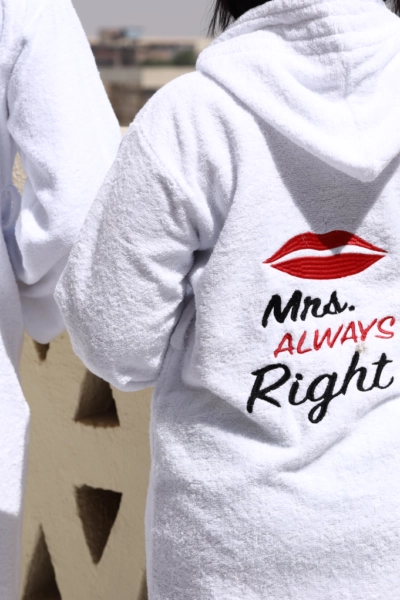 برنص حمامات رجالي أو حريمي ابيض مطرز