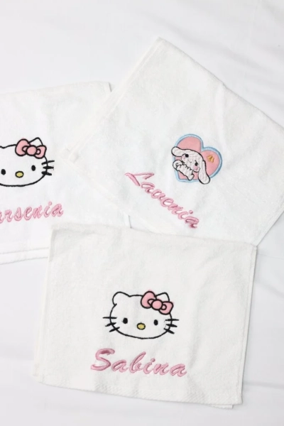 فوطه قطن مقاس 30x50 مطرزة بالاسم لون ابيض